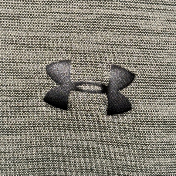 Nike FitDry Crew Neck T-shirt and Under Armour V-neck T-shirt Men’s Size Small - Picture 9 of 12